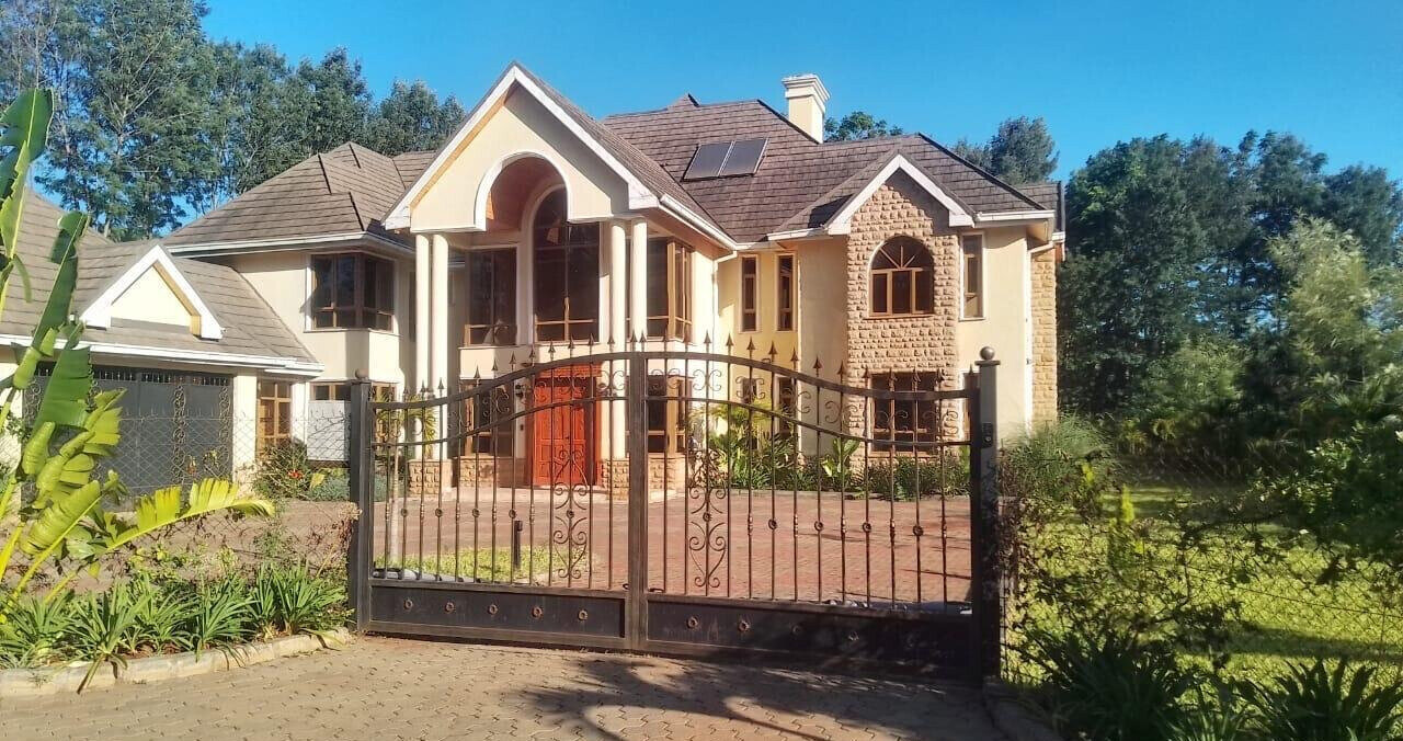 5-Bed Townhouse with DSQ & Pool on 1 Acre – Windy Ridge, Karen