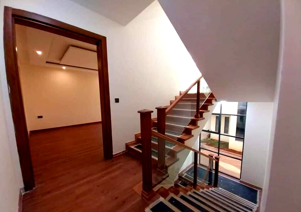 8-Villa Enclave with Rooftop Terrace & Solar Backup - Lavington