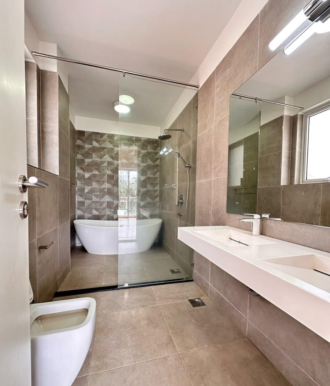 4-Ensuite Townhouse with Heated Pool & Gym - Lavington