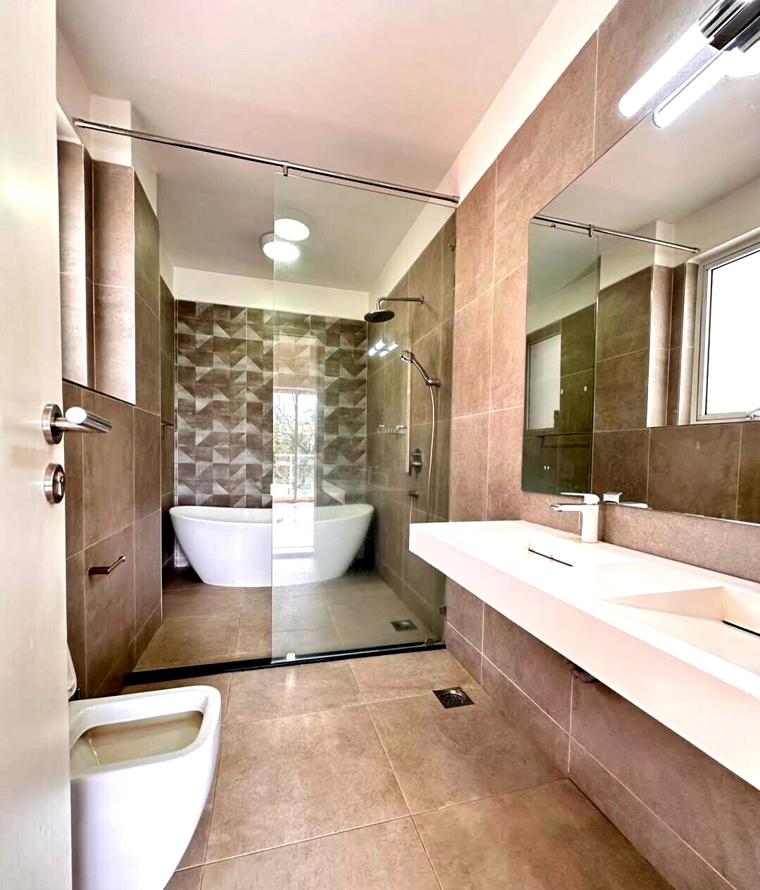 4-Ensuite Townhouse with Heated Pool & Gym - Lavington