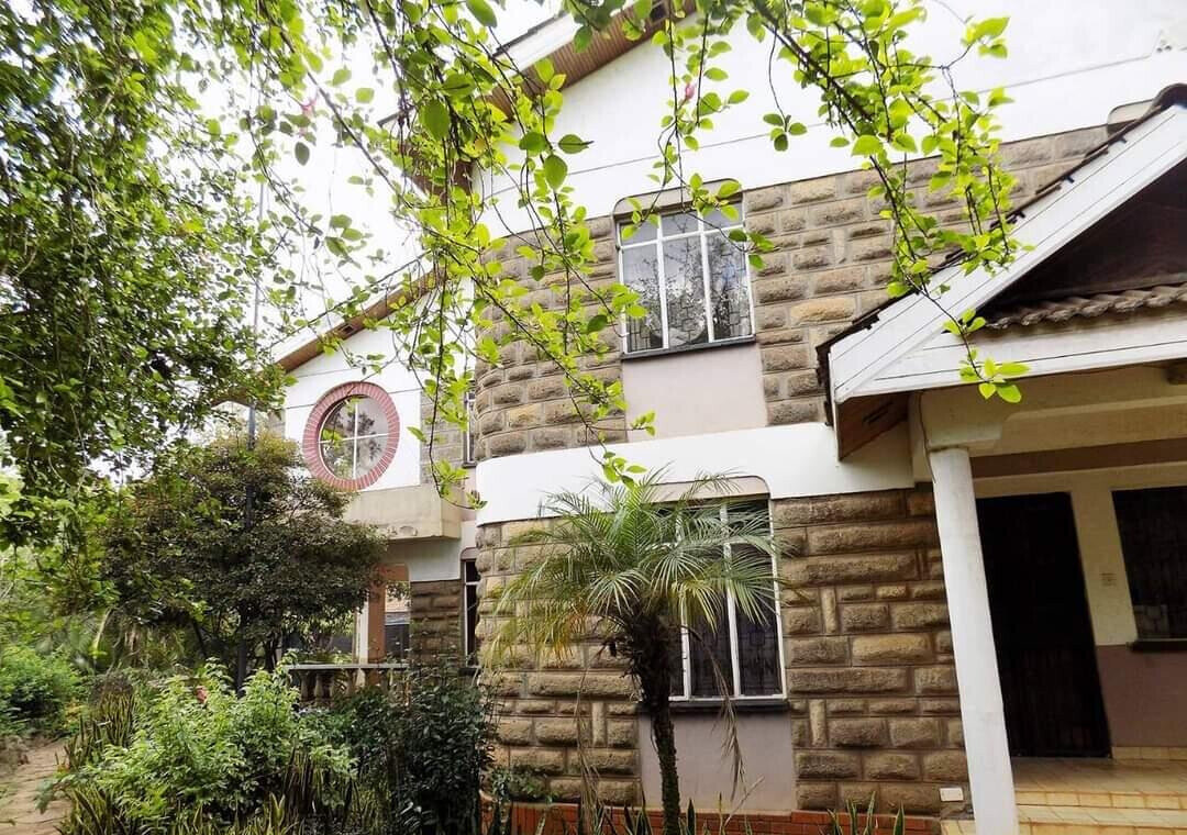 6-Ensuite Townhouse on Full Acre – Near Galleria & Japanese Schools