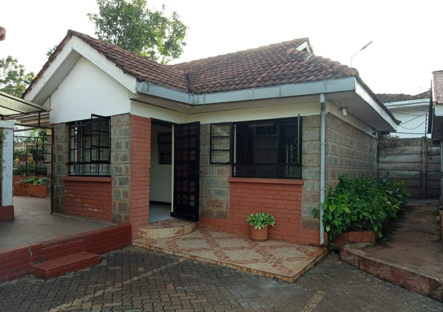 Cozy 1BR Guest Wing at KSh 40K