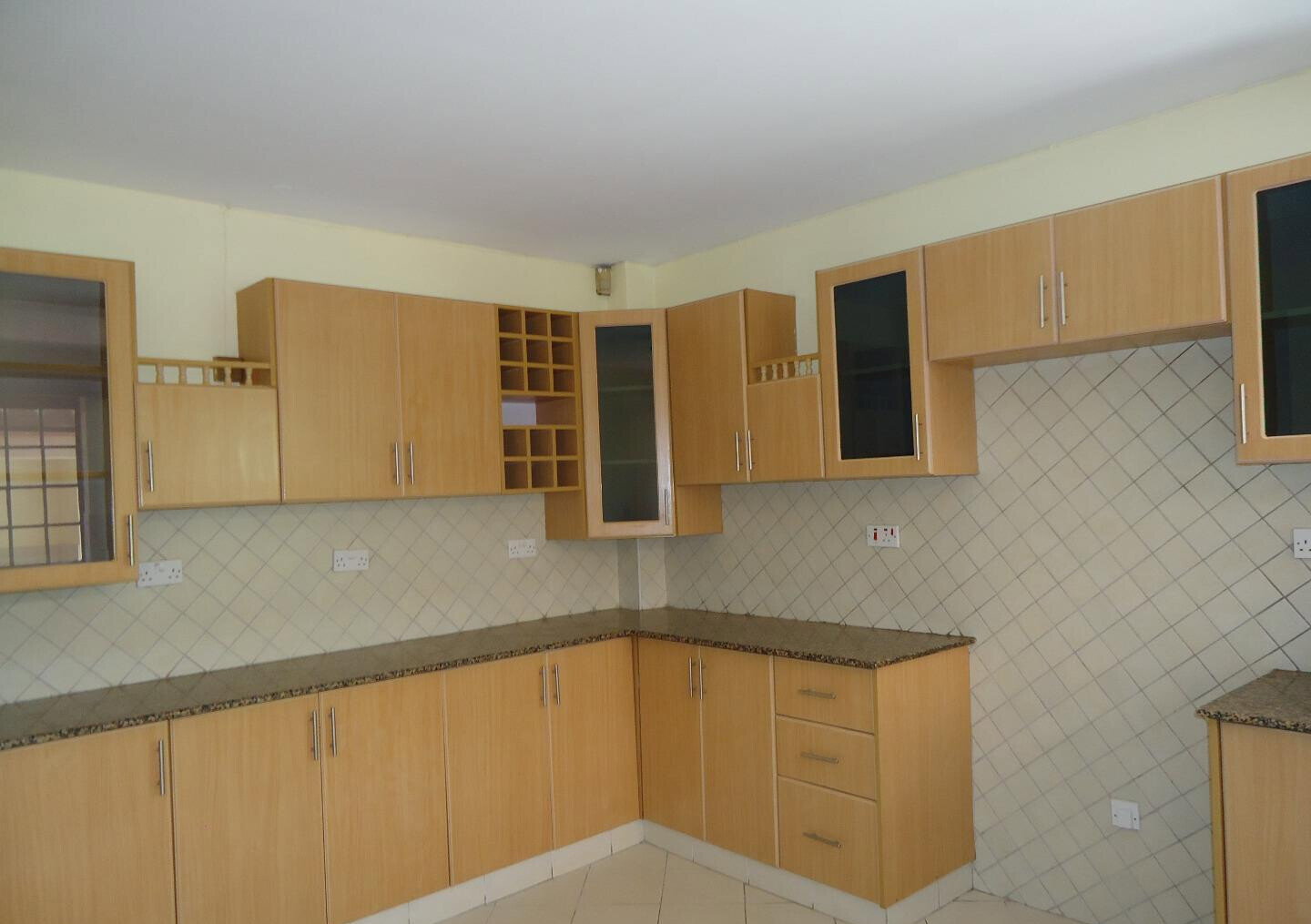 5BR Townhouse with Backup Generator & Borehole - Lavington