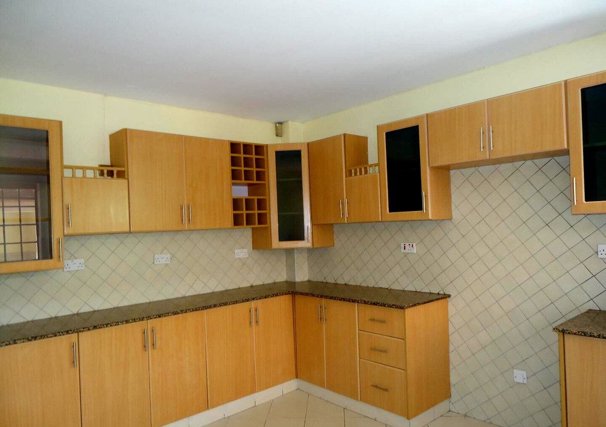 5BR Townhouse with Backup Generator & Borehole - Lavington
