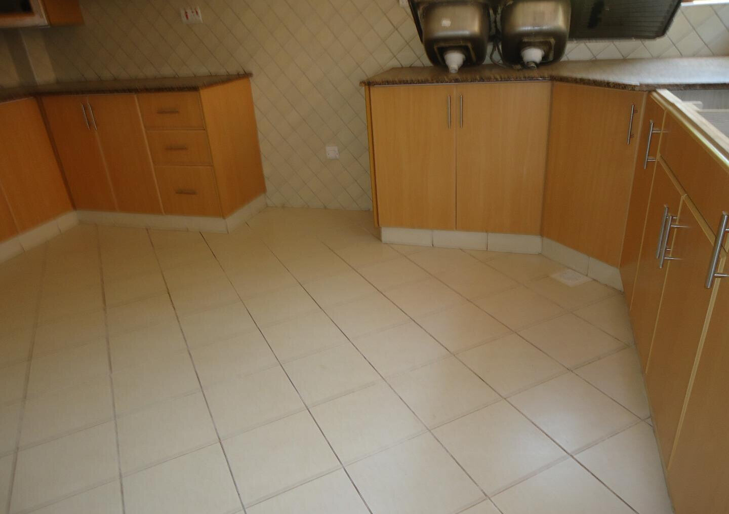 5BR Townhouse with Backup Generator & Borehole - Lavington