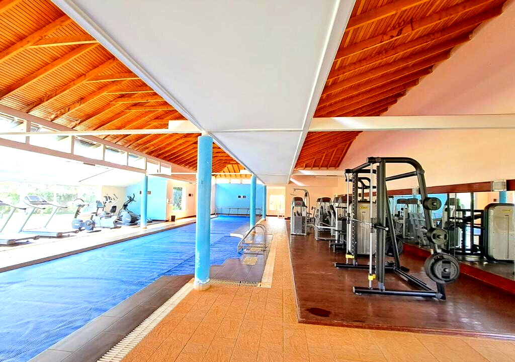 5BR Villa with DSQ & Pool in Exclusive 4-Villa Estate - Kitisuru