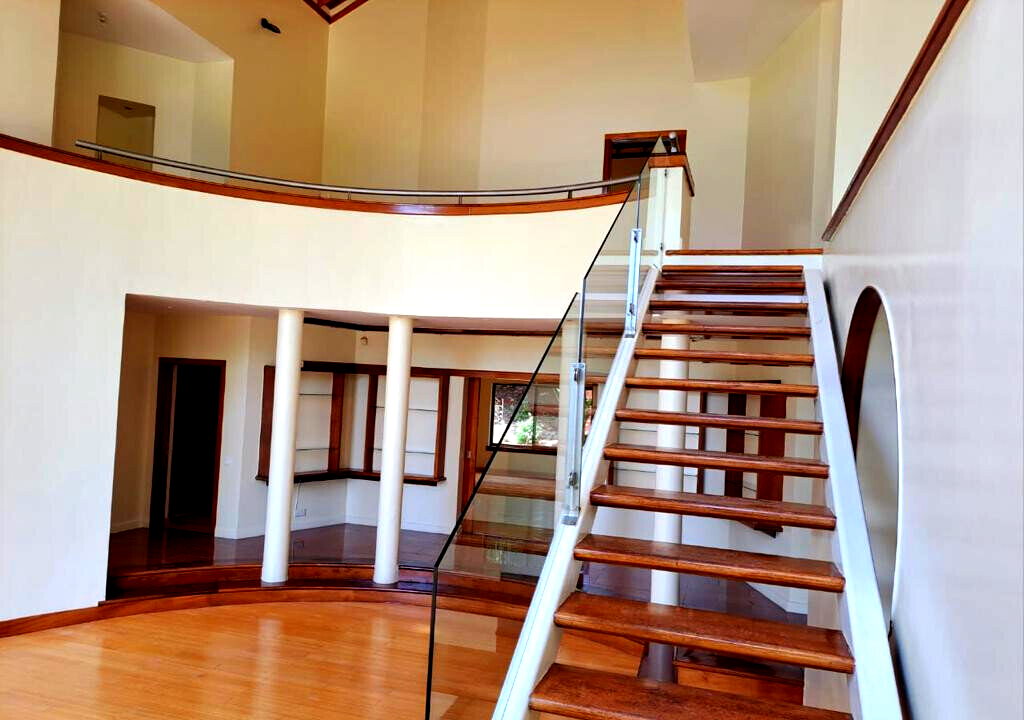 5BR Villa with DSQ & Pool in Exclusive 4-Villa Estate - Kitisuru
