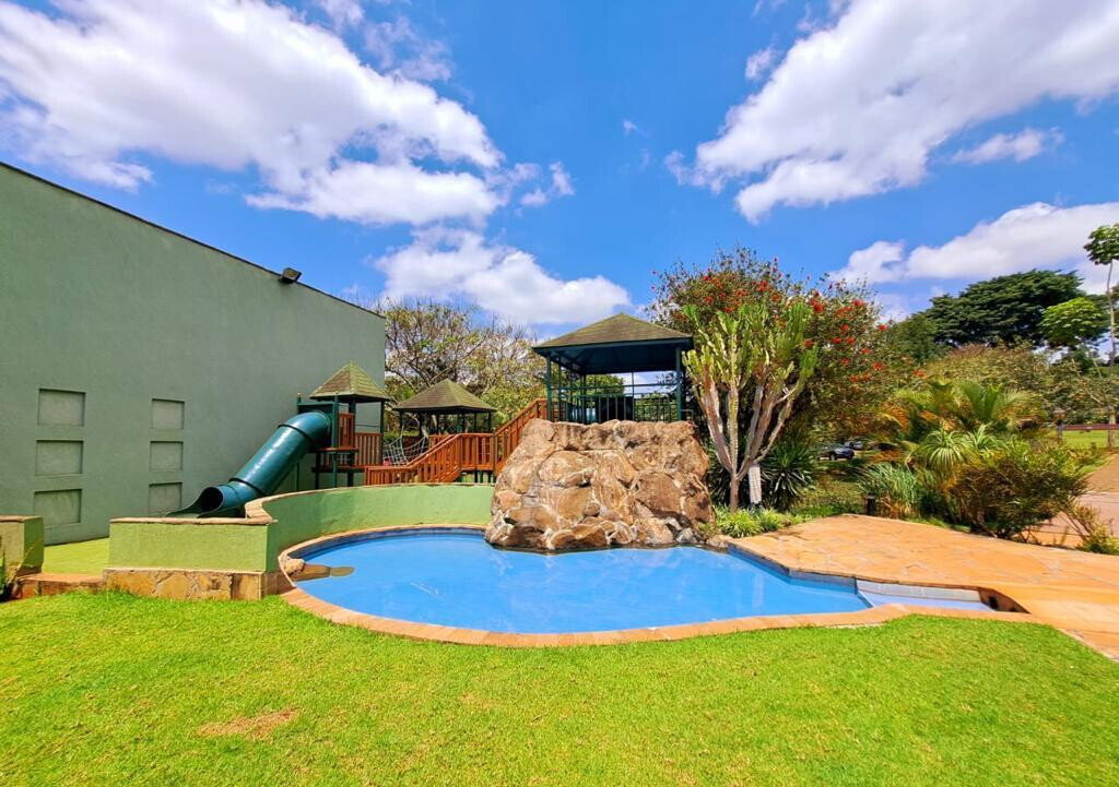 5BR Villa with DSQ & Pool in Exclusive 4-Villa Estate - Kitisuru