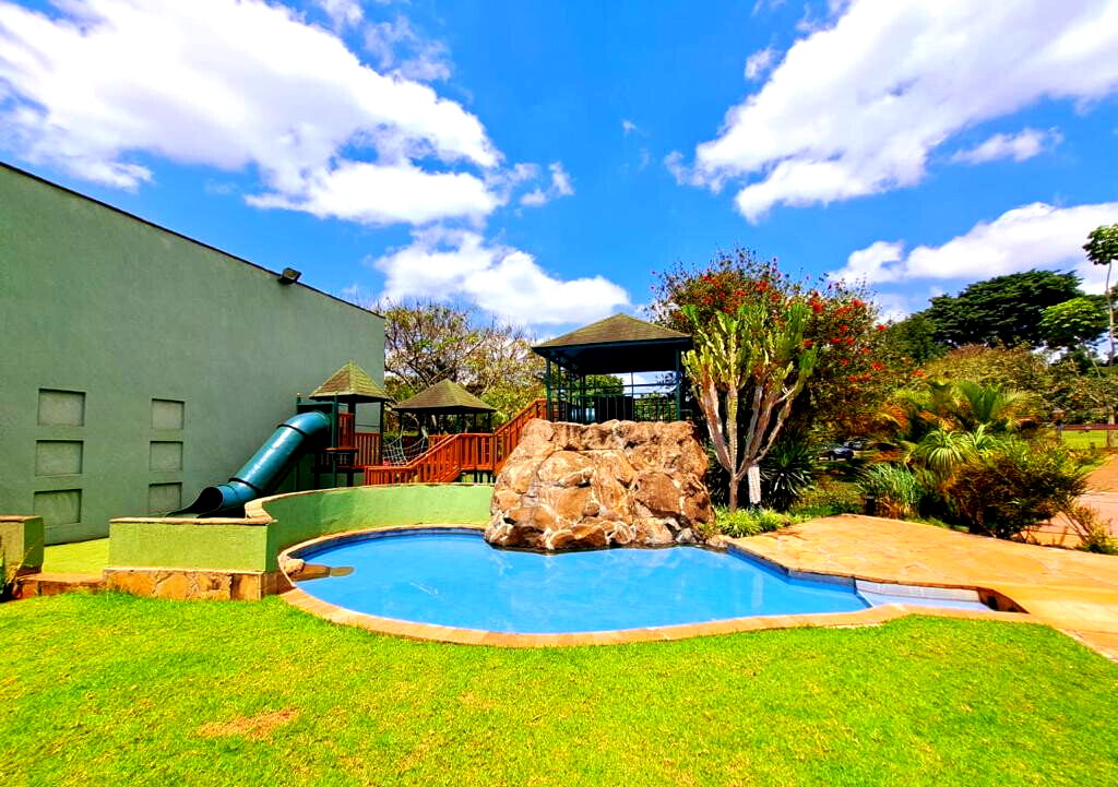 5BR Villa with DSQ & Pool in Exclusive 4-Villa Estate - Kitisuru