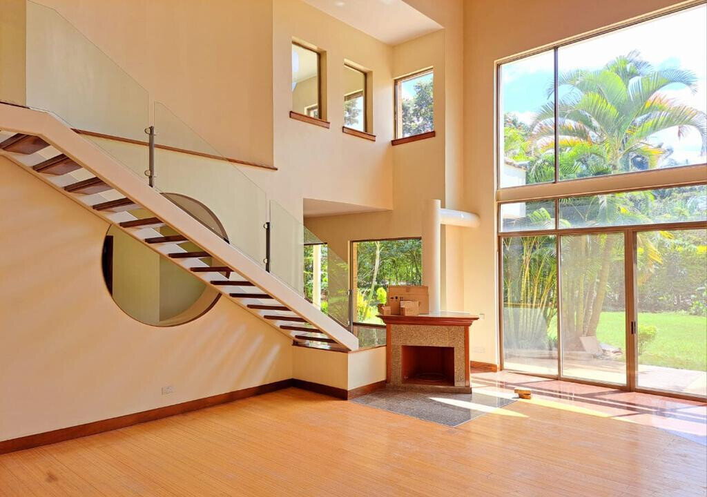 5BR Villa with DSQ & Pool in Exclusive 4-Villa Estate - Kitisuru