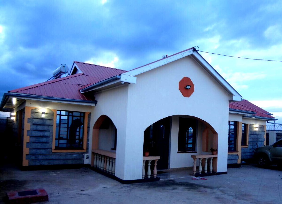 4 En-Suite Bedroom Bungalow with Self-Contained Studio - Kitengela