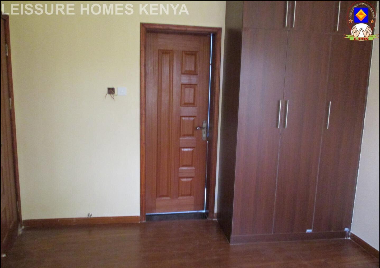 5BR All-Ensuite Townhouse with Fireplace & Rooftop Terrace - Lavington