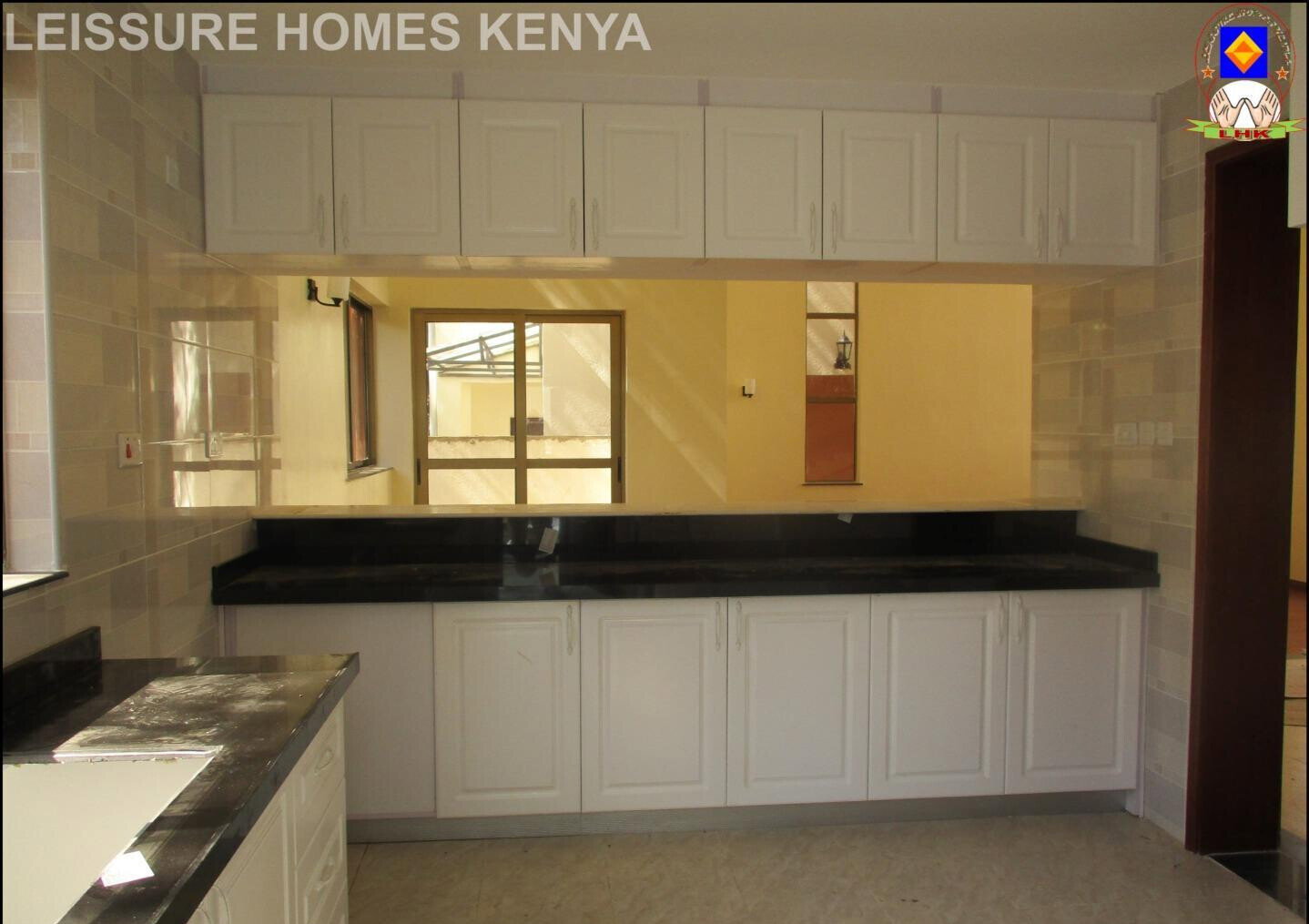 5BR All-Ensuite Townhouse with Fireplace & Rooftop Terrace - Lavington