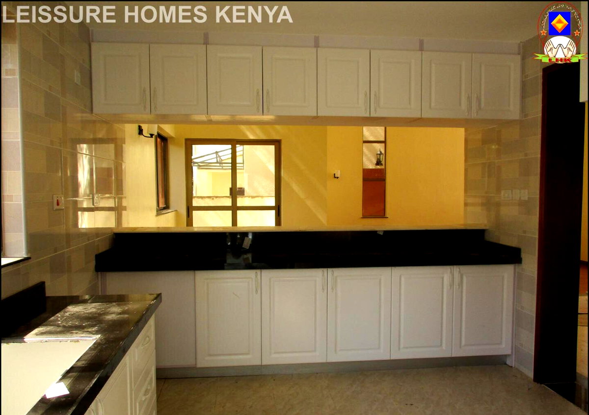 5BR All-Ensuite Townhouse with Fireplace & Rooftop Terrace - Lavington