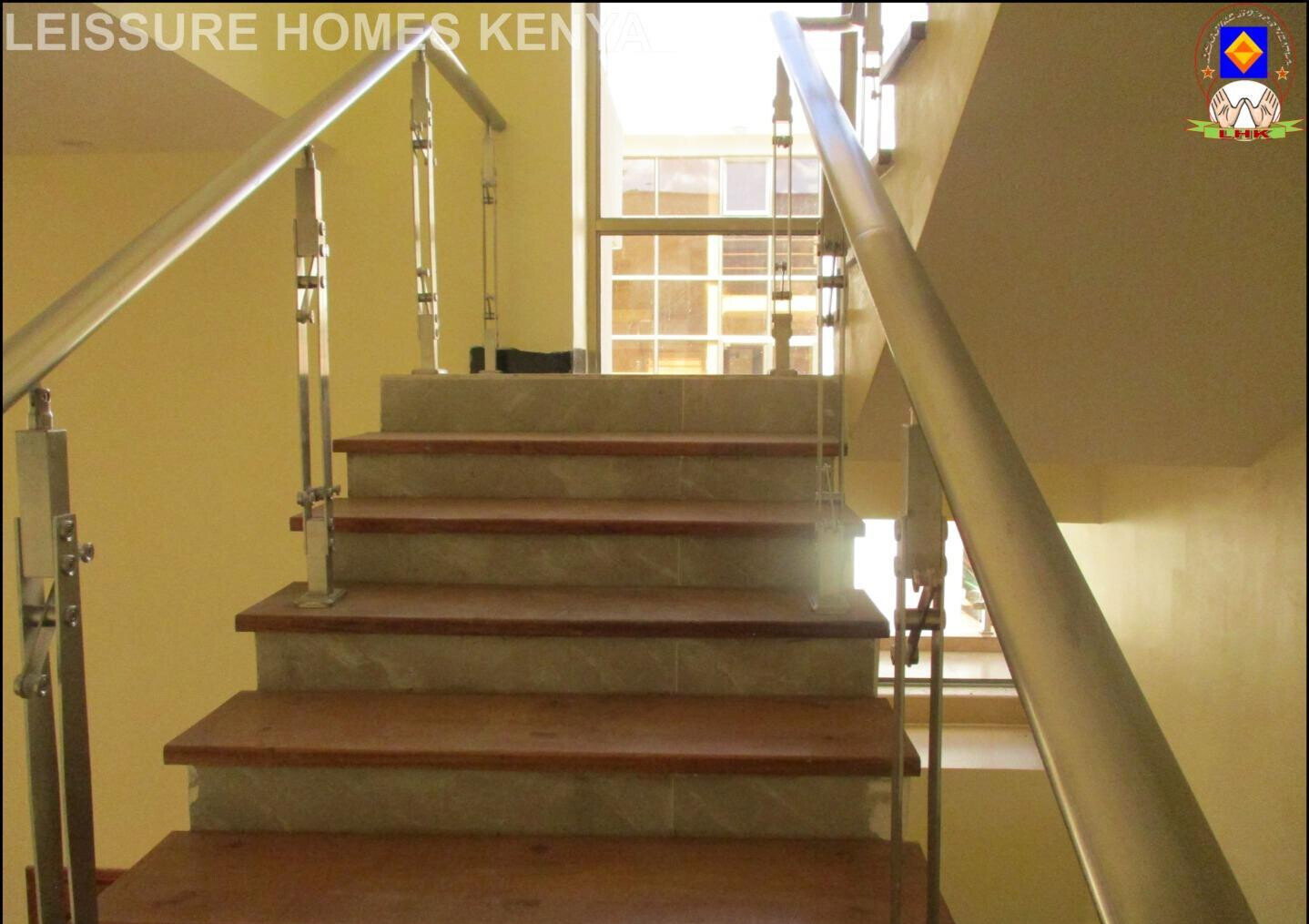 5BR All-Ensuite Townhouse with Fireplace & Rooftop Terrace - Lavington