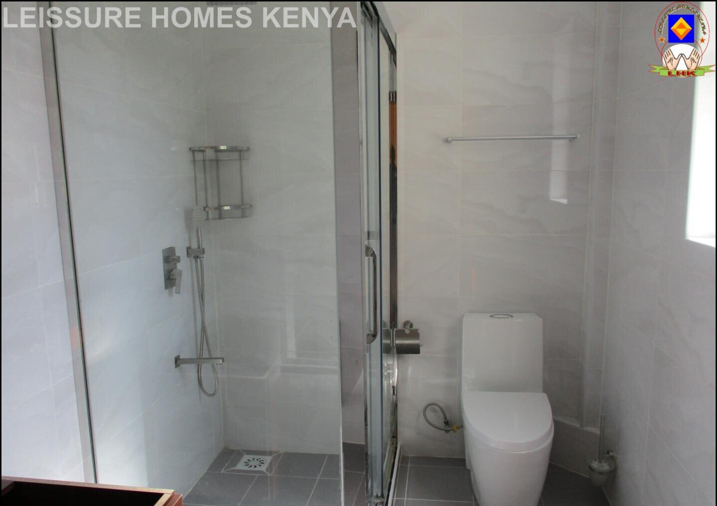 5BR All-Ensuite Townhouse with Fireplace & Rooftop Terrace - Lavington