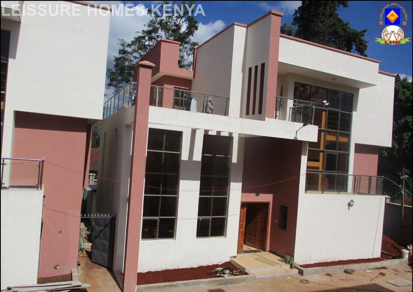 5BR All-Ensuite Townhouse with Fireplace & Rooftop Terrace - Lavington