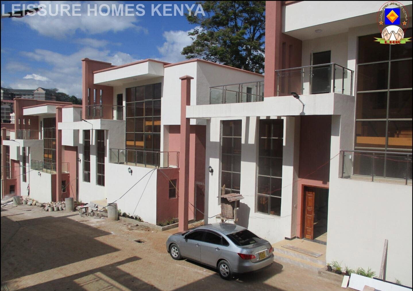 5BR All-Ensuite Townhouse with Fireplace & Rooftop Terrace - Lavington