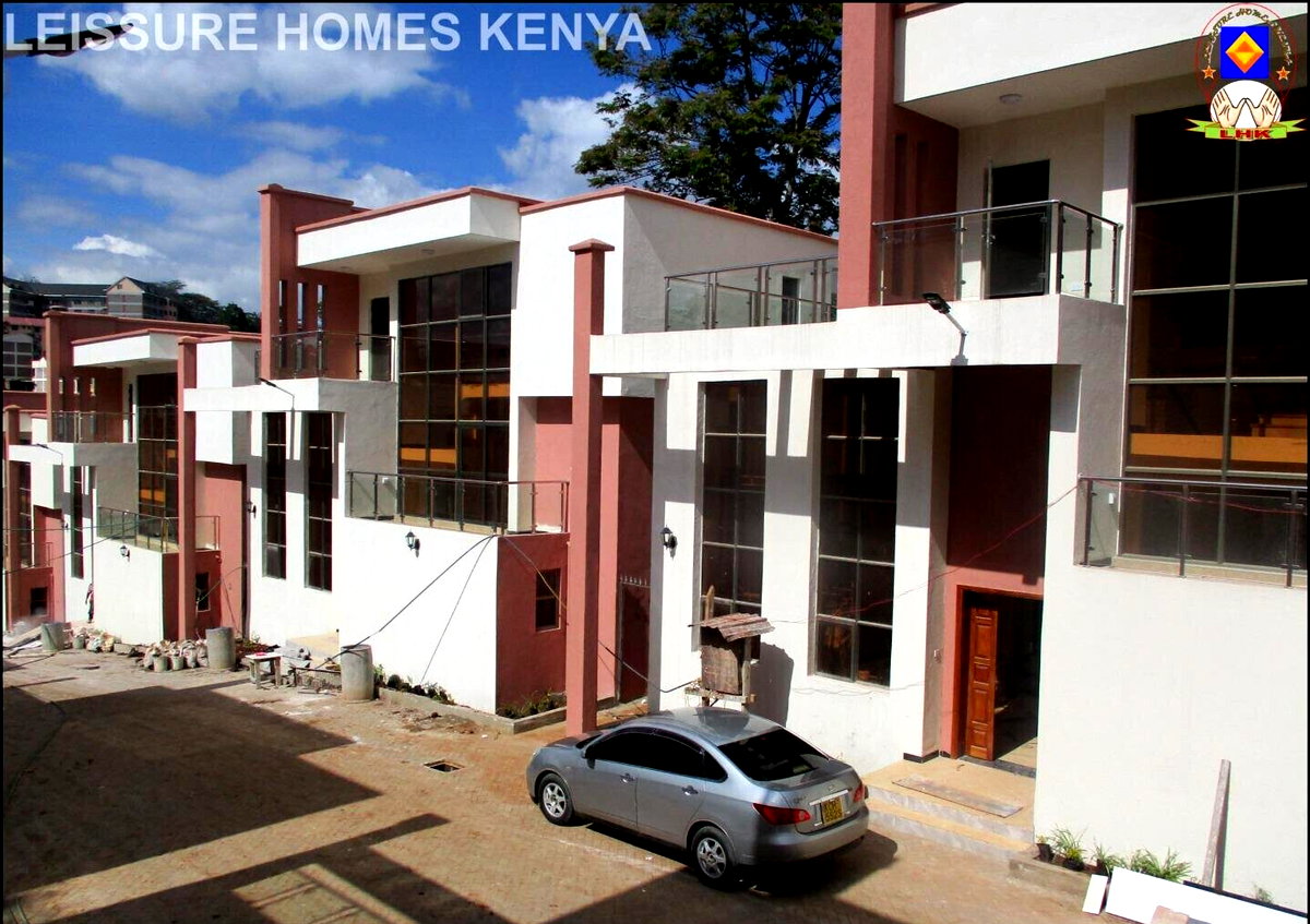 5BR All-Ensuite Townhouse with Fireplace & Rooftop Terrace - Lavington