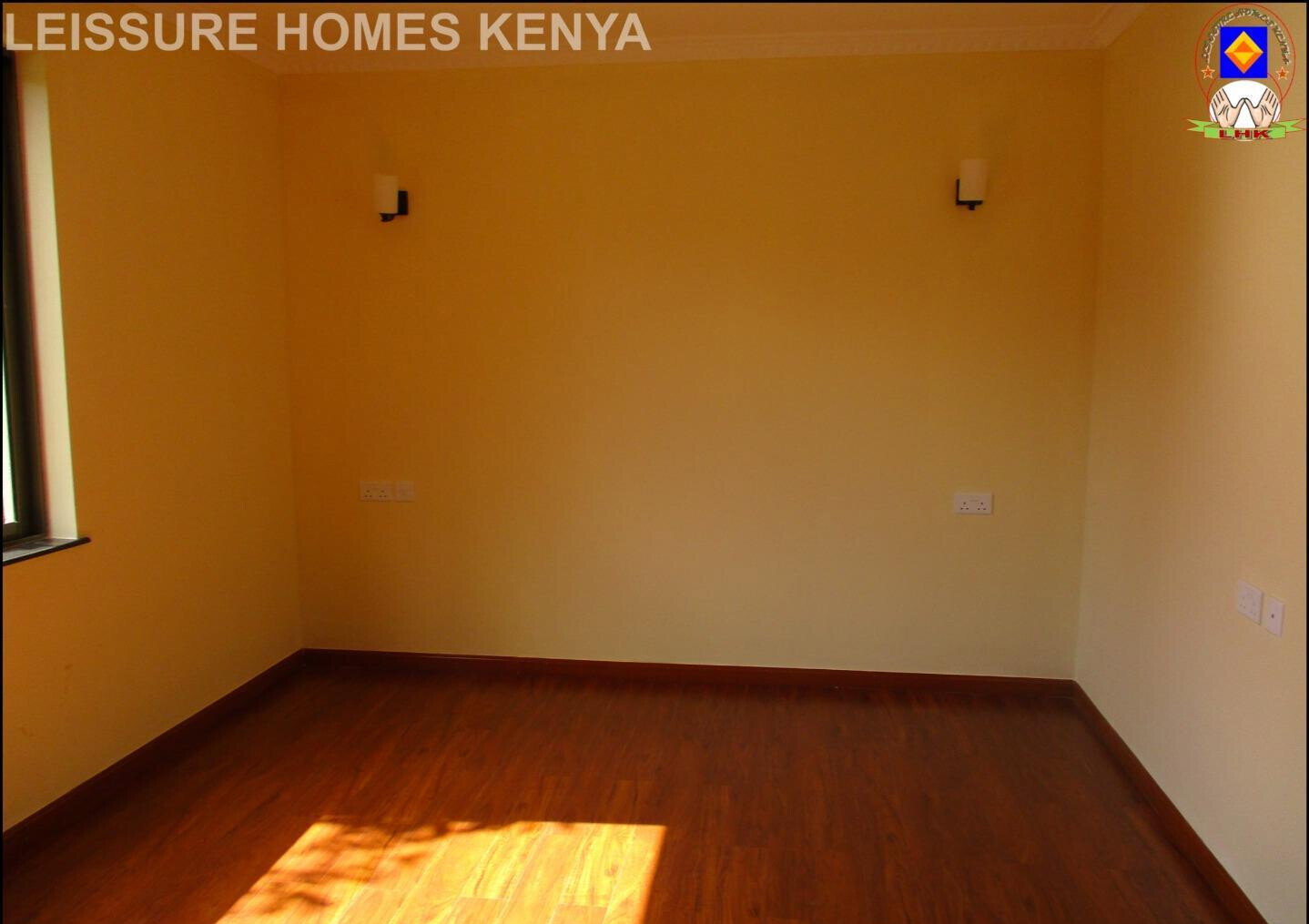 5BR All-Ensuite Townhouse with Fireplace & Rooftop Terrace - Lavington