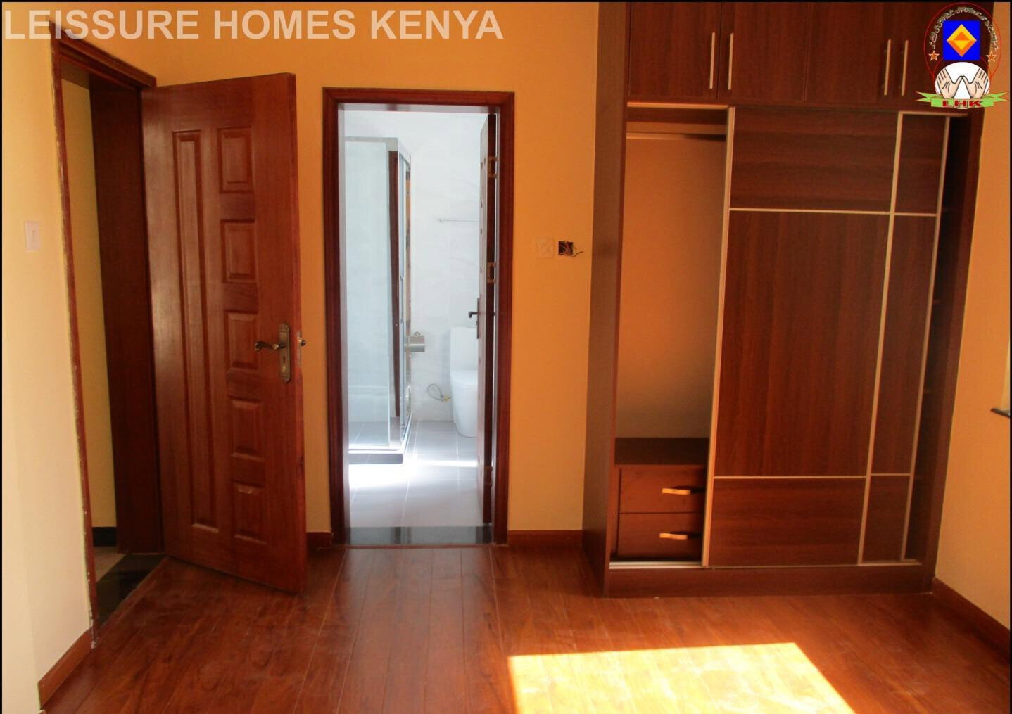 5BR All-Ensuite Townhouse with Fireplace & Rooftop Terrace - Lavington