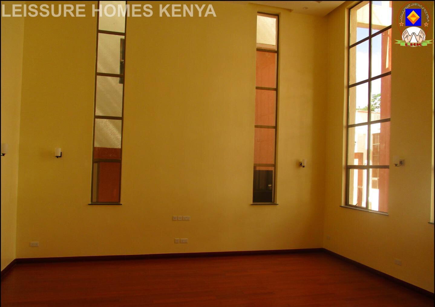 5BR All-Ensuite Townhouse with Fireplace & Rooftop Terrace - Lavington