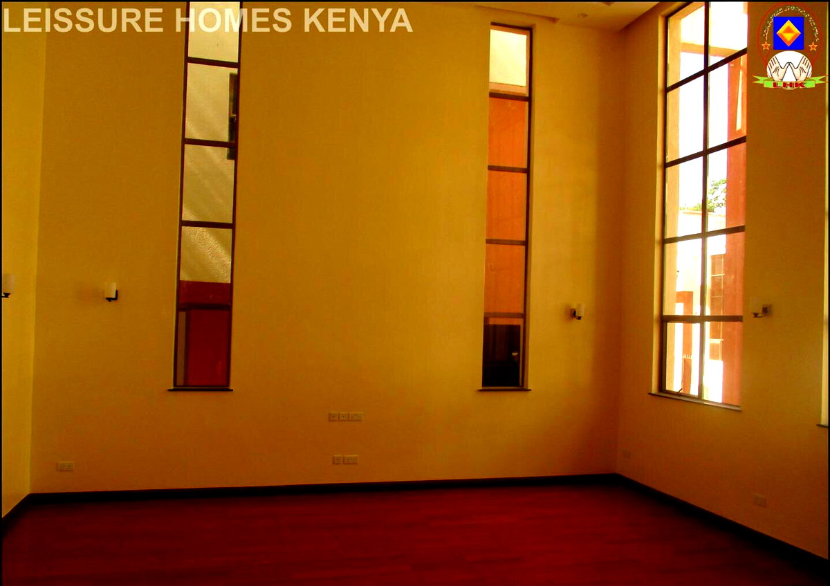5BR All-Ensuite Townhouse with Fireplace & Rooftop Terrace - Lavington
