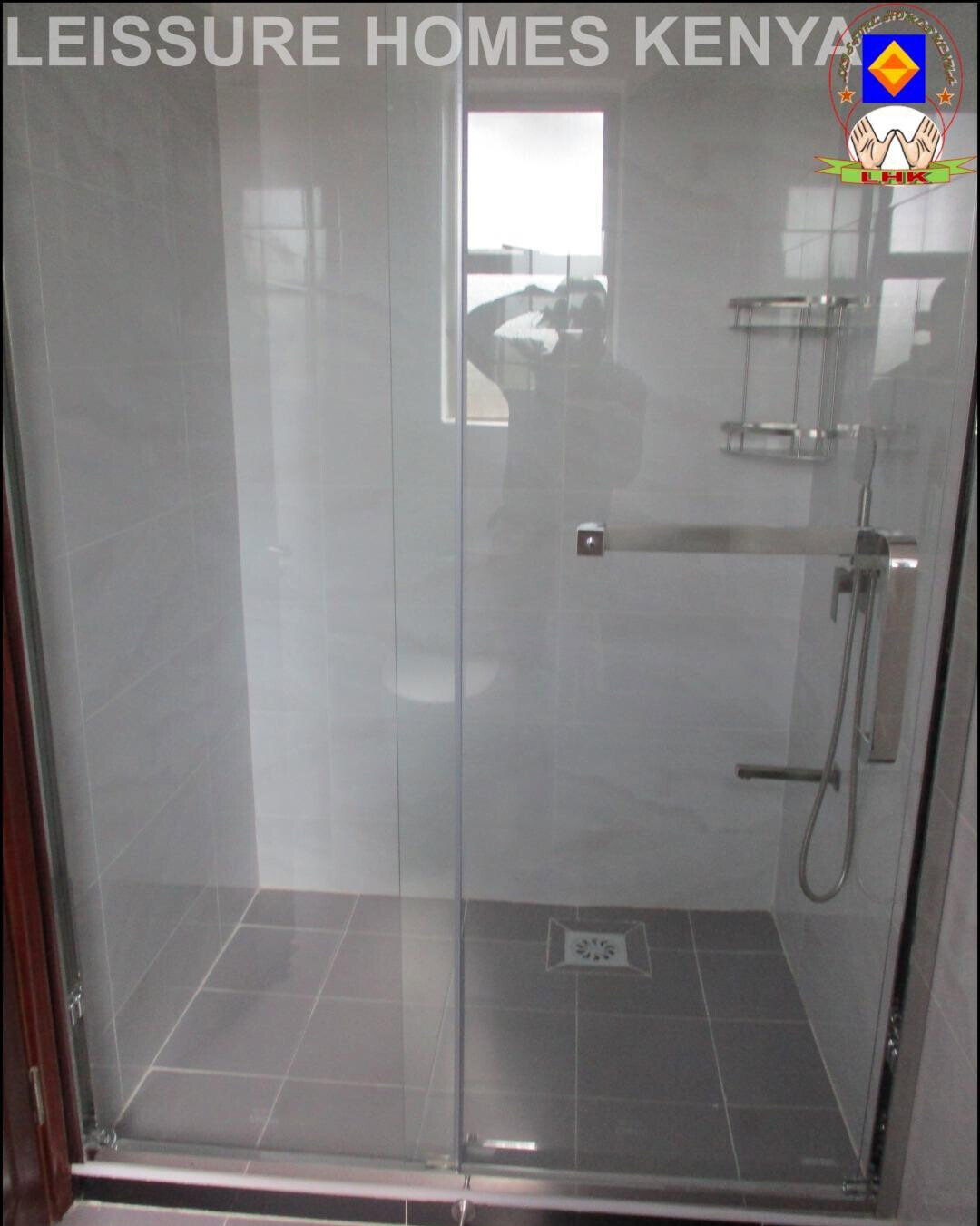 5BR All-Ensuite Townhouse with Fireplace & Rooftop Terrace - Lavington