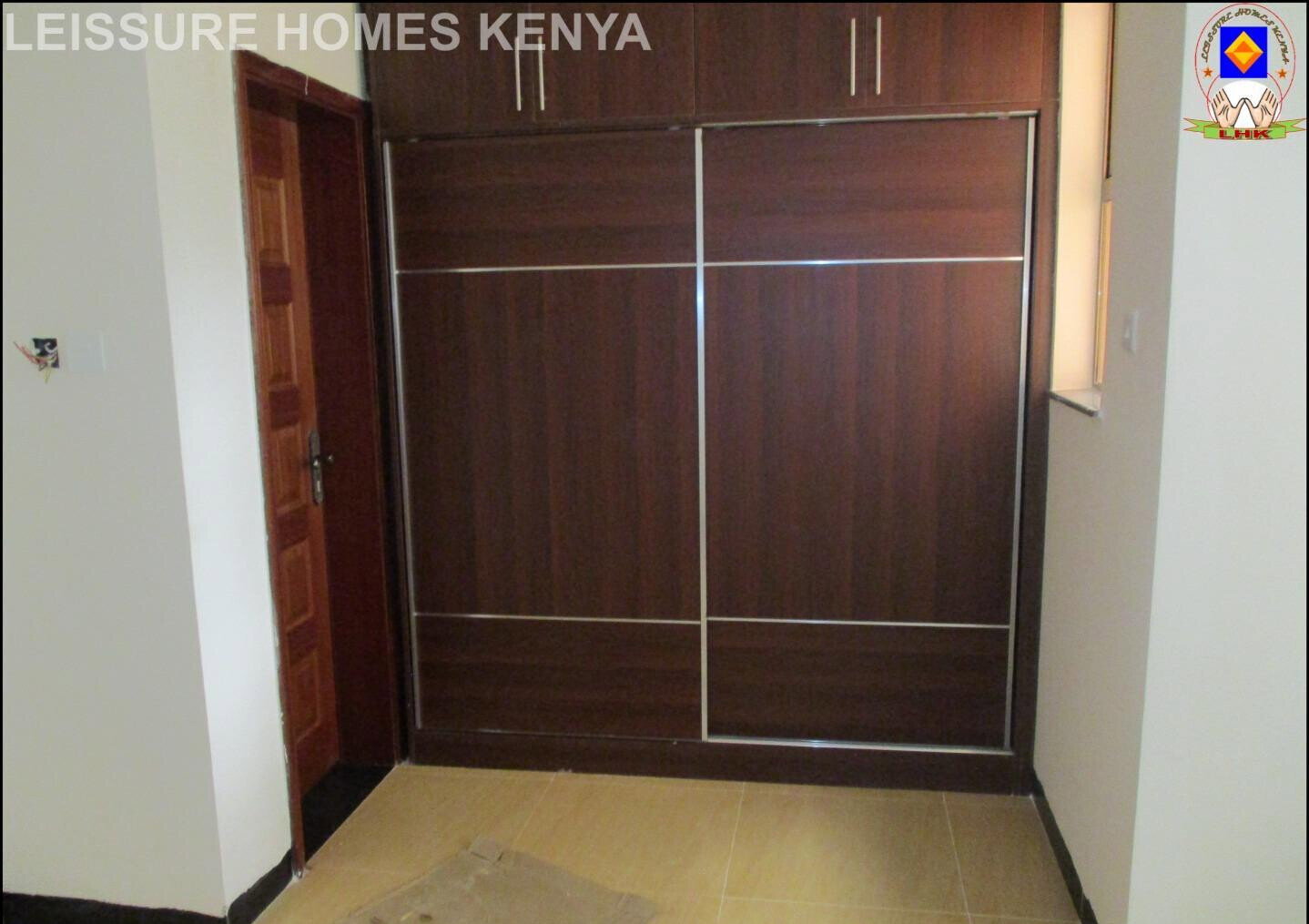 5BR All-Ensuite Townhouse with Fireplace & Rooftop Terrace - Lavington