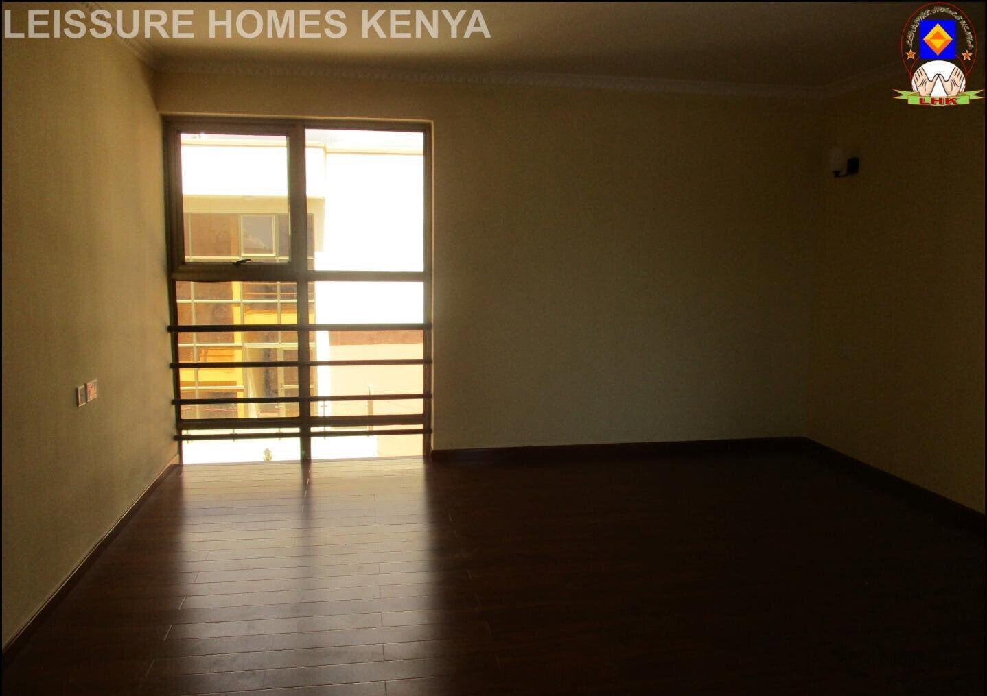 5BR All-Ensuite Townhouse with Fireplace & Rooftop Terrace - Lavington