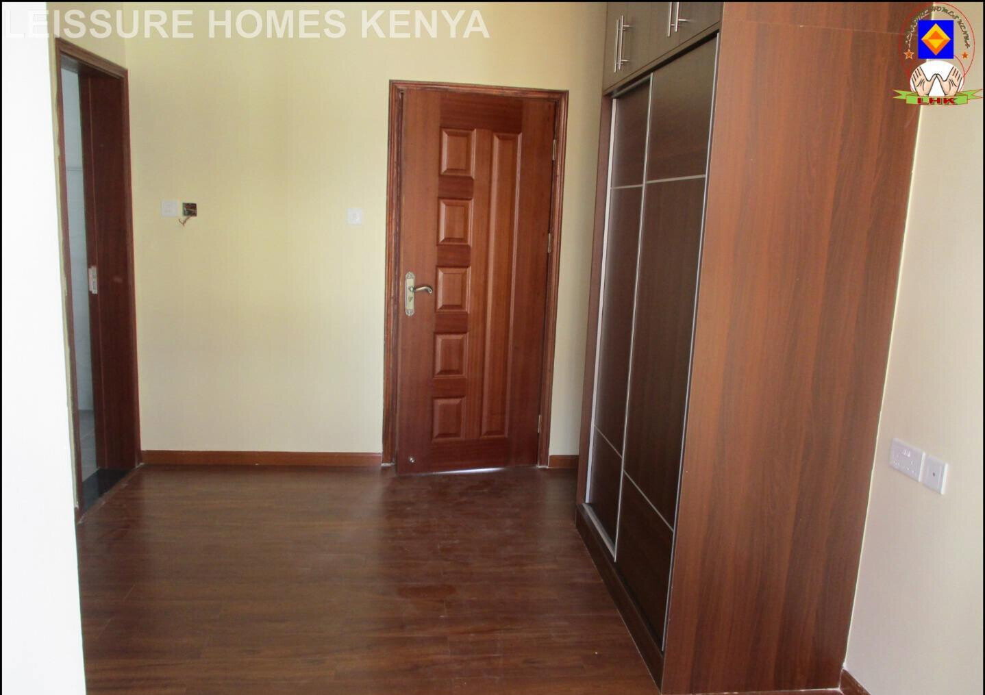 5BR All-Ensuite Townhouse with Fireplace & Rooftop Terrace - Lavington
