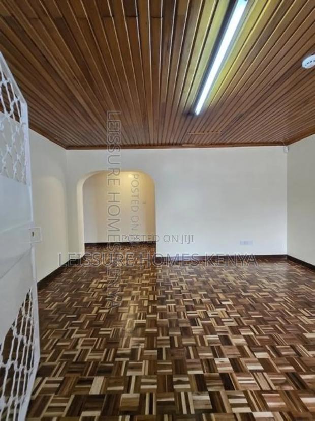 6bdrm House in Muthangari for rent