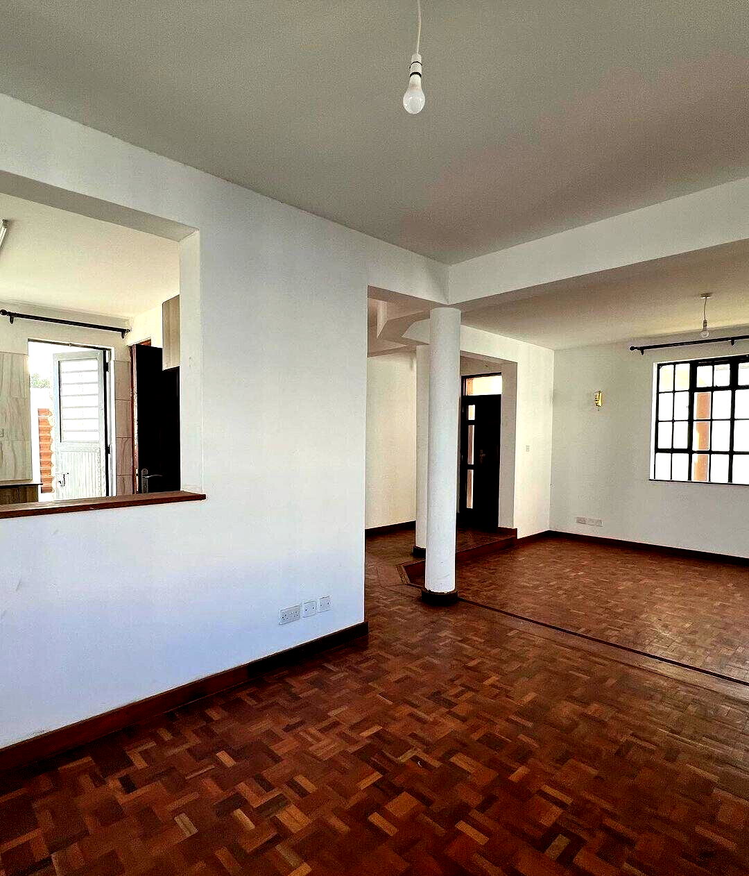 4-Ensuite Townhouse with DSQ & Sunken Living Room – Karen