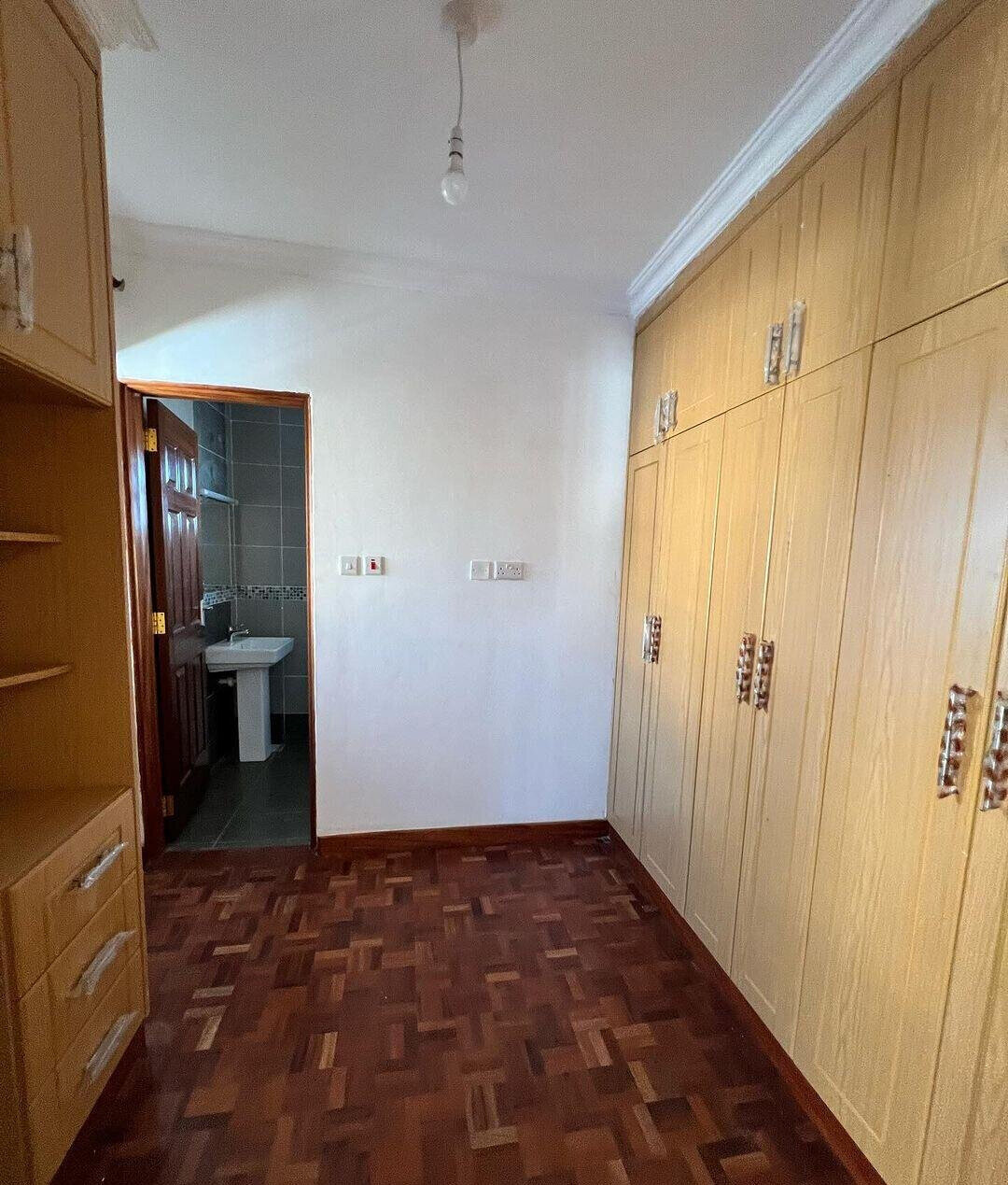 4-Ensuite Townhouse with DSQ & Sunken Living Room – Karen