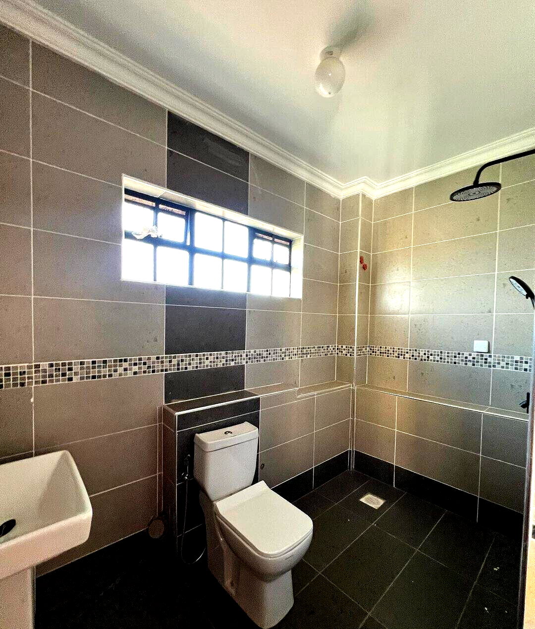 4-Ensuite Townhouse with DSQ & Sunken Living Room – Karen