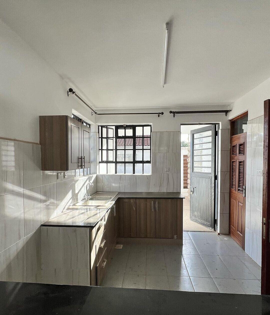4-Ensuite Townhouse with DSQ & Sunken Living Room – Karen