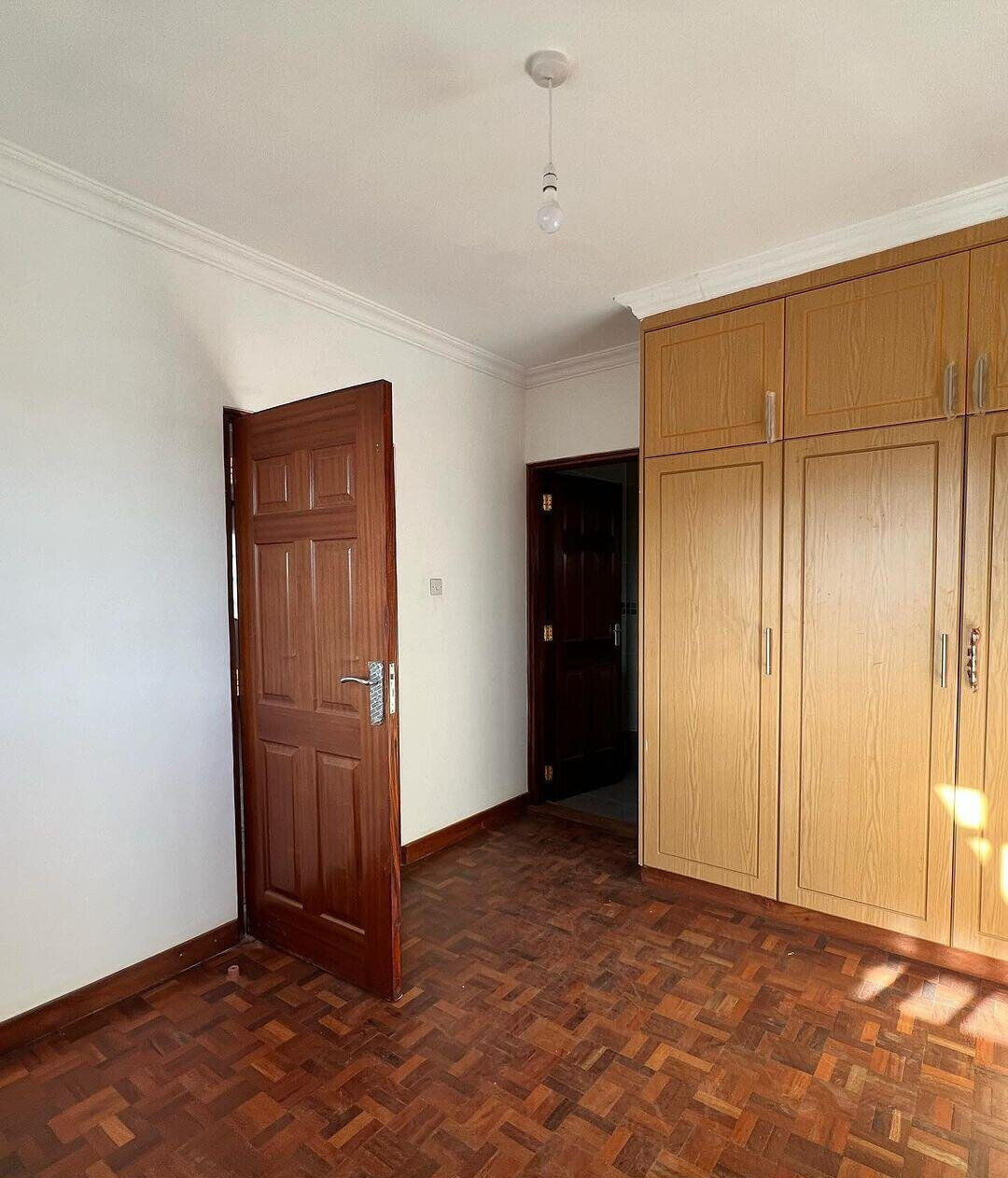 4-Ensuite Townhouse with DSQ & Sunken Living Room – Karen