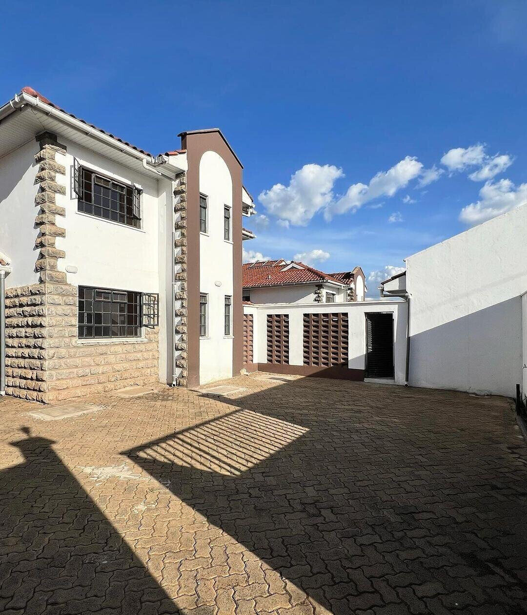 4-Ensuite Townhouse with DSQ & Sunken Living Room – Karen