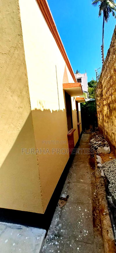 3bdrm Bungalow in Bamburi for sale - Image 3