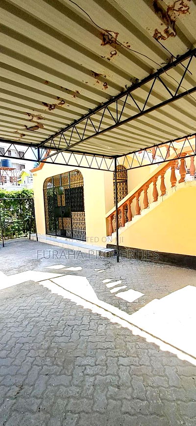 3bdrm Bungalow in Bamburi for sale - Image 4