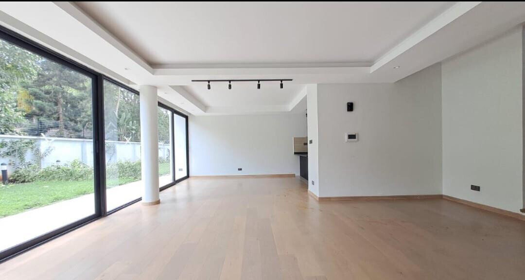 Contemporary 4BR Townhouse with Rooftop Terrace - Lavington