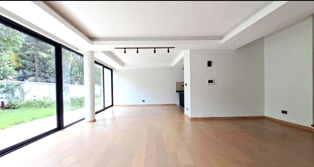 Contemporary 4BR Townhouse with Rooftop Terrace - Lavington