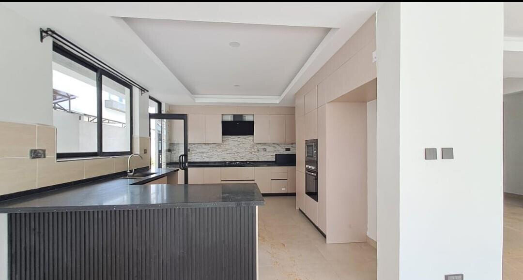 Contemporary 4BR Townhouse with Rooftop Terrace - Lavington