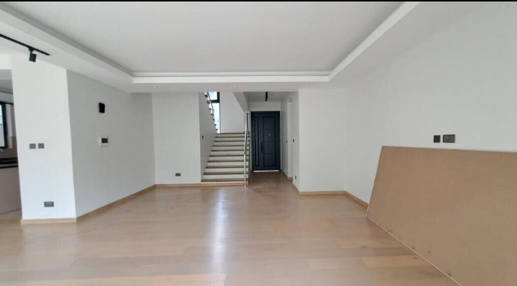 Contemporary 4BR Townhouse with Rooftop Terrace - Lavington