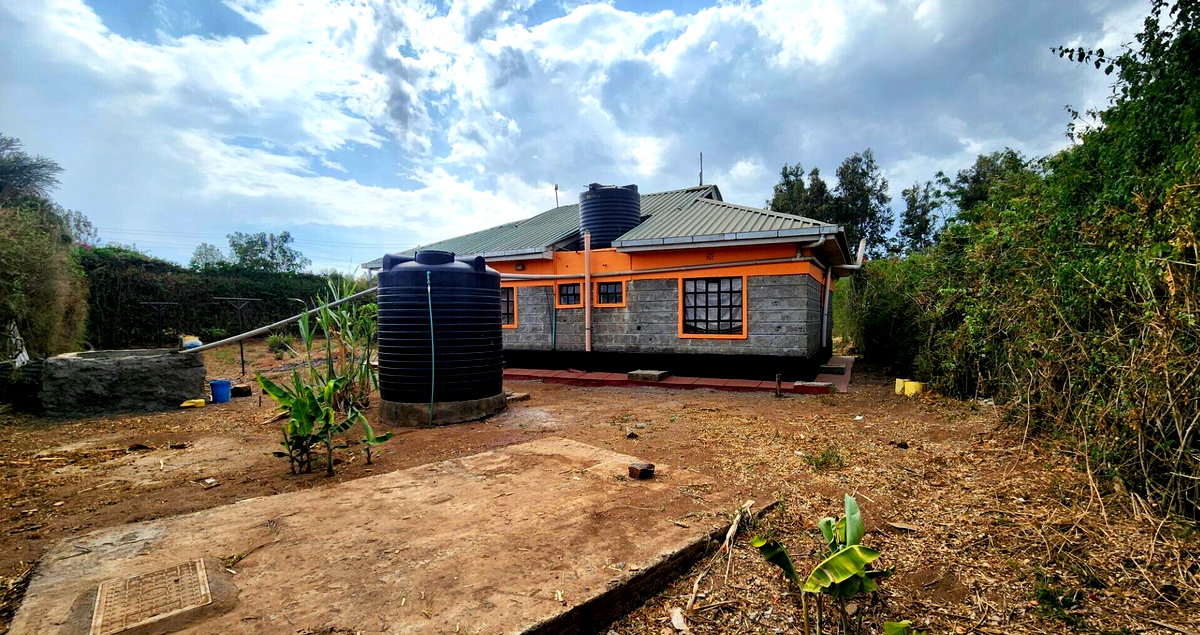 Quarter Acre 3BR Home with Garden