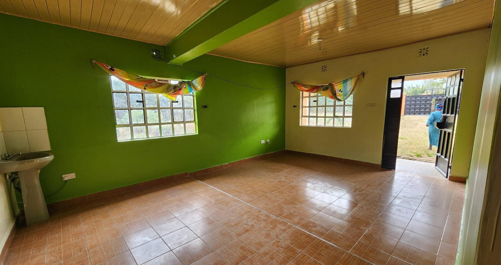 Quarter Acre 3BR Home with Garden
