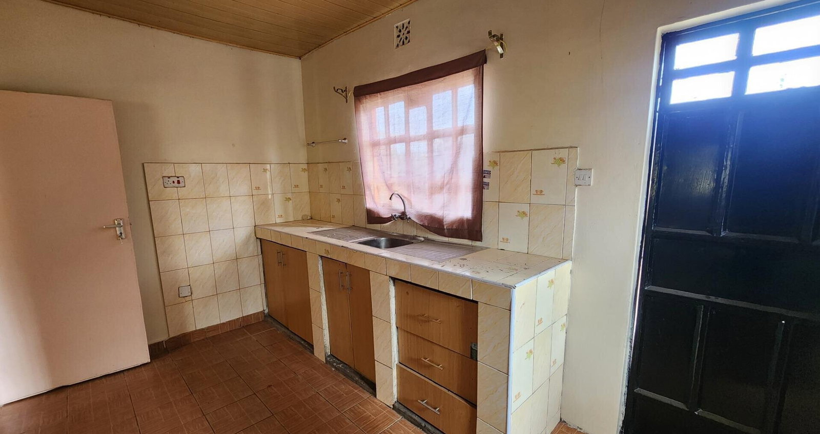 Quarter Acre 3BR Home with Garden