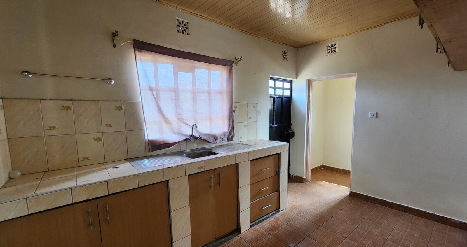 Quarter Acre 3BR Home with Garden