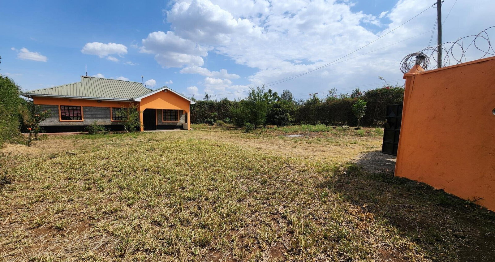 Quarter Acre 3BR Home with Garden