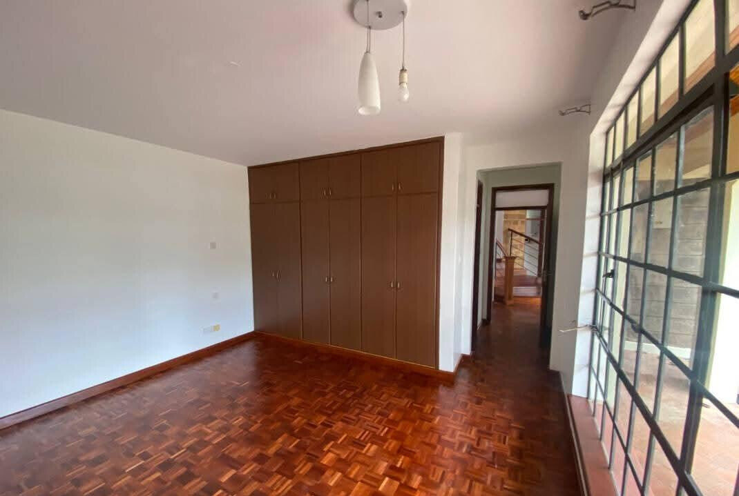 5BR All-Ensuite Townhouse with Pool & DSQ – Garden City